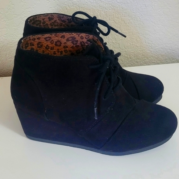City Classified Wedges size 8.5 - Picture 2 of 6